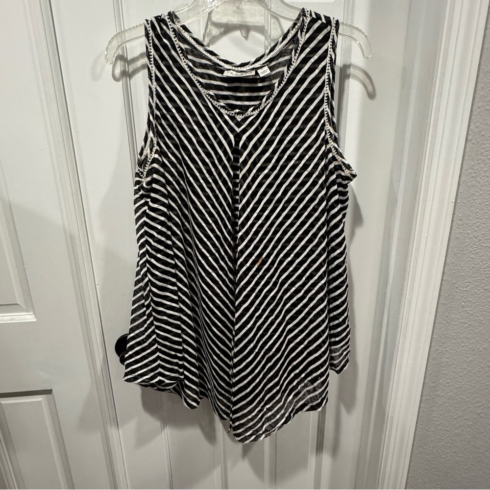 Title: Studio JPR‎ Black & White Striped Sleeveless Tank Top – Size L